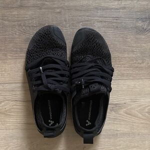 Vivo barefoot black shoes
